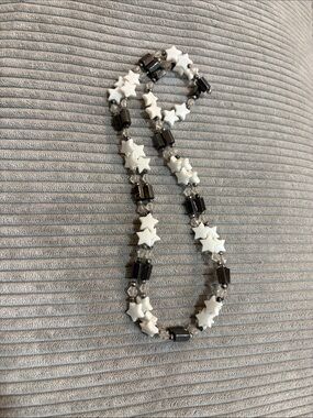 12-White Star & Black Bead Women's Necklace magnetic